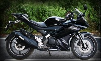 Black Yamaha YZF R15 V2