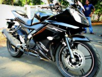 Black Yamaha YZF R15 V2