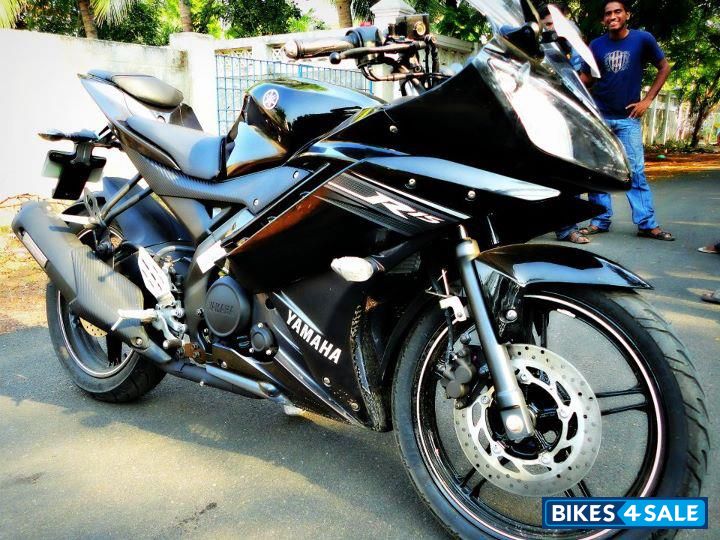 Black Yamaha YZF R15 V2 Black Yamaha YZF R15 V2