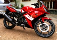 Red Yamaha YZF R15