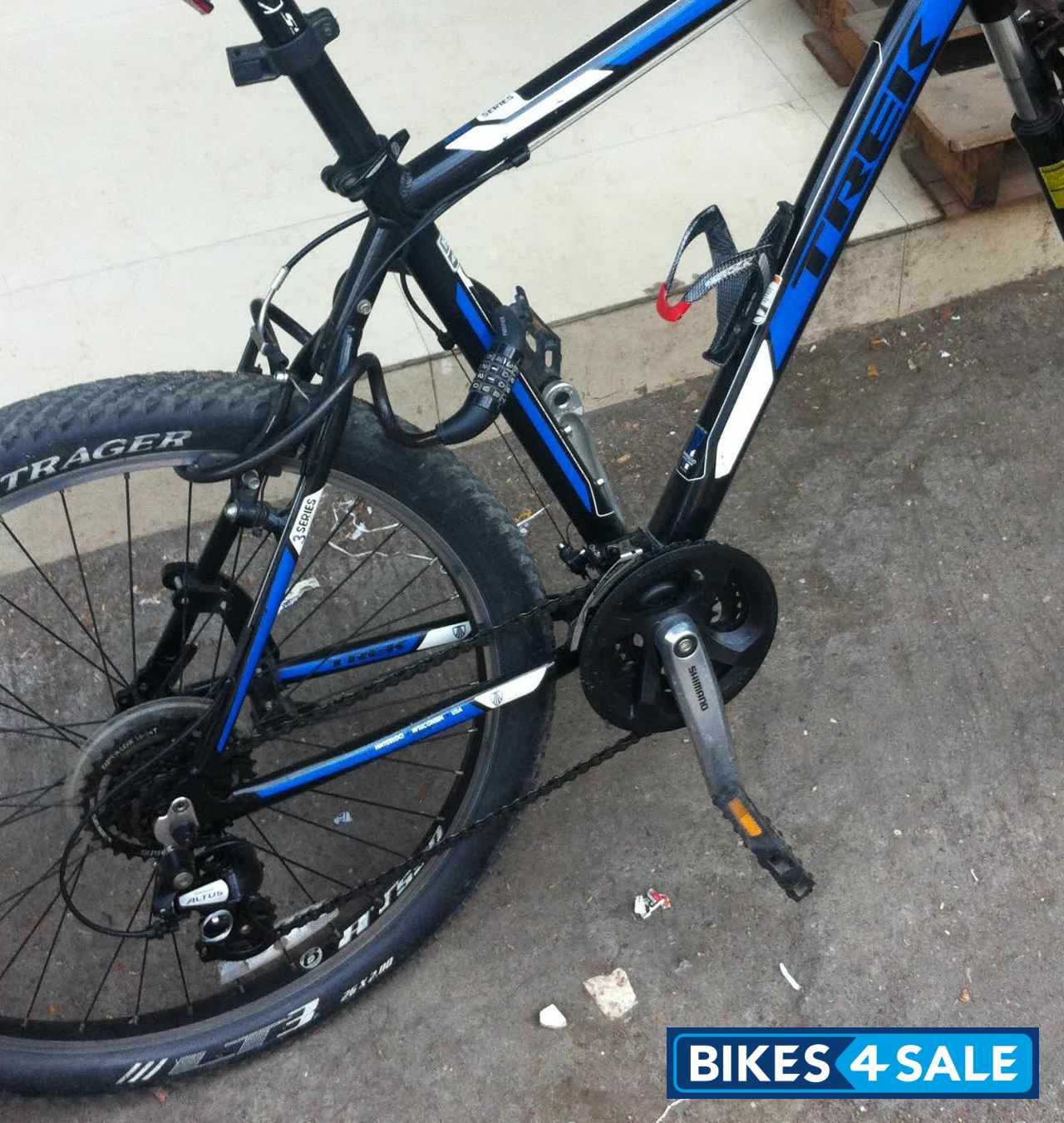 Black Blue Bicycle Trek Picture 5. Bike ID 92113. Bike located