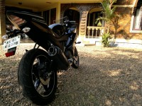 Black Yamaha YZF R15 V2