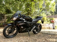 Black Yamaha YZF R15 V2