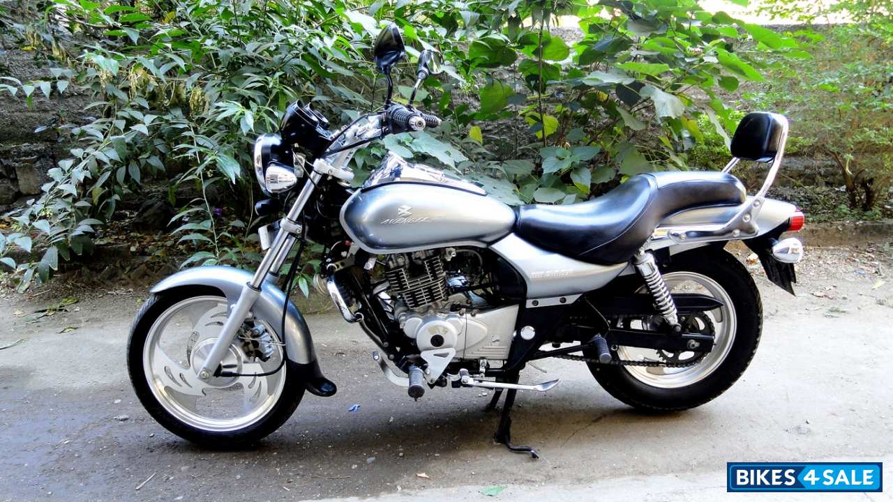 Bajaj Avenger 200 DTS-i