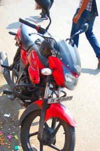 Red Bajaj XCD 125 DTS-Si