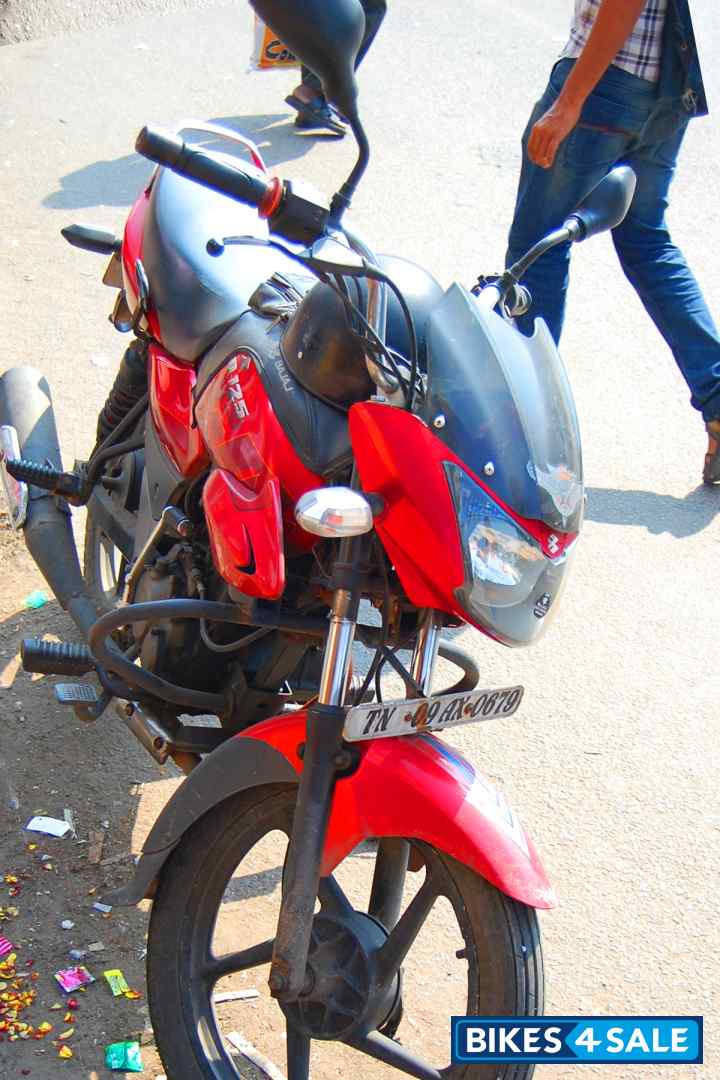 Red Bajaj XCD 125 DTS-Si