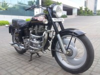 Black Royal Enfield Bullet Standard 350