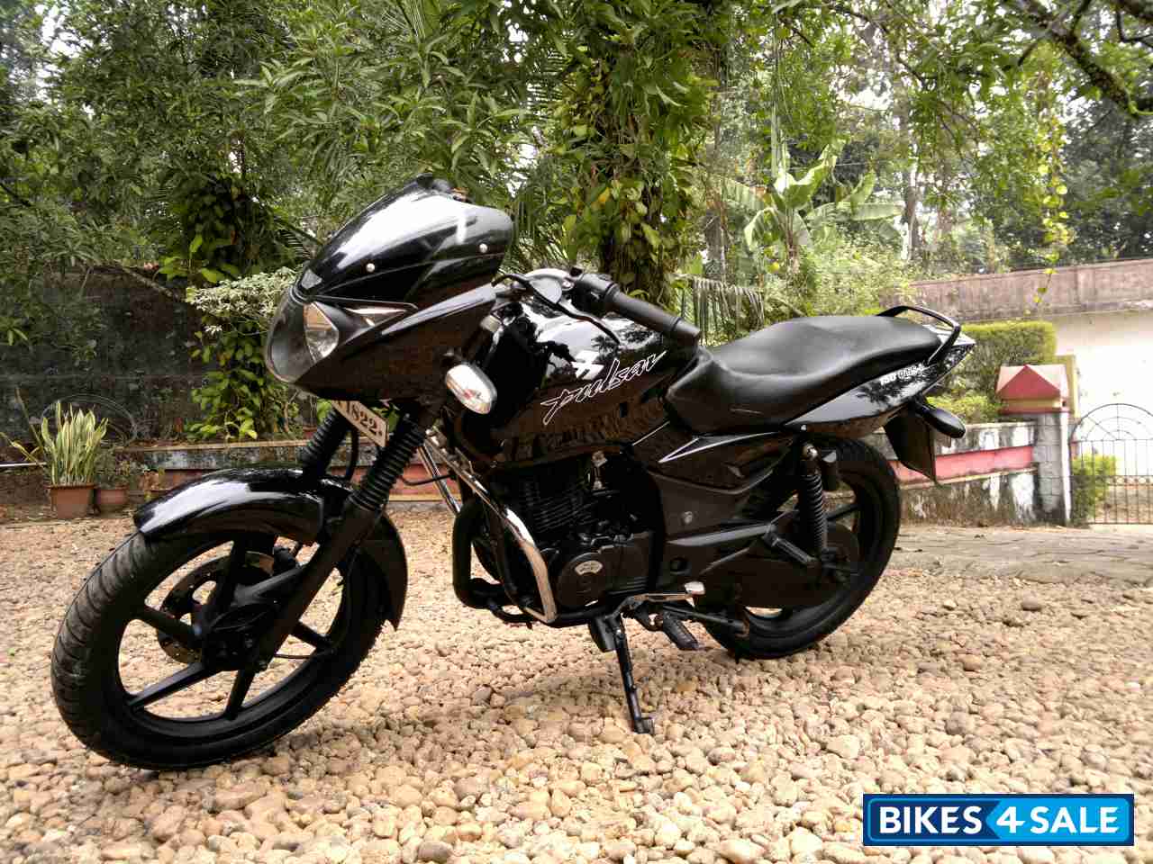 Black Bajaj Pulsar 150 DTSi Black Bajaj Pulsar 150 DTSi
