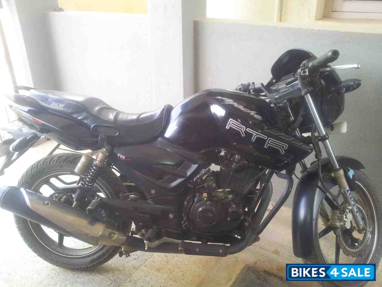 Black TVS Apache RTR 180
