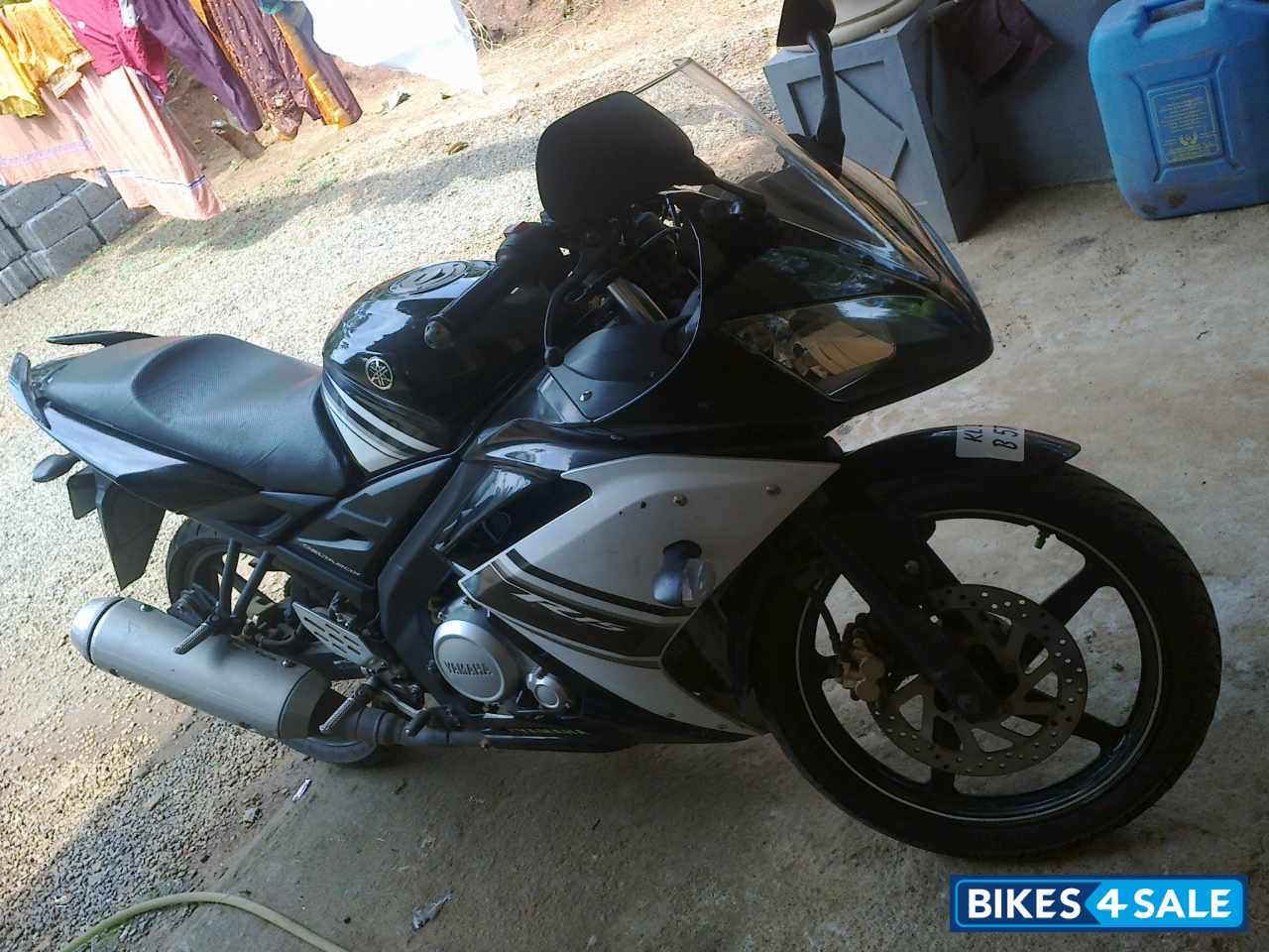 Black Yamaha YZF R15