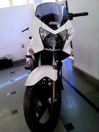 White Hero Karizma R