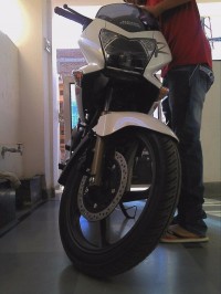 White Hero Karizma R