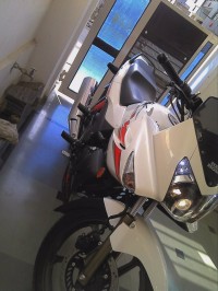 White Hero Karizma R