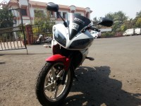 White Yamaha YZF R15