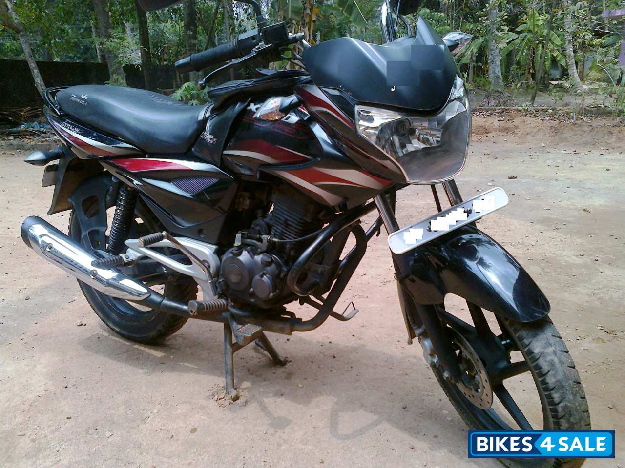 Black Bajaj XCD 135 DTS-Si