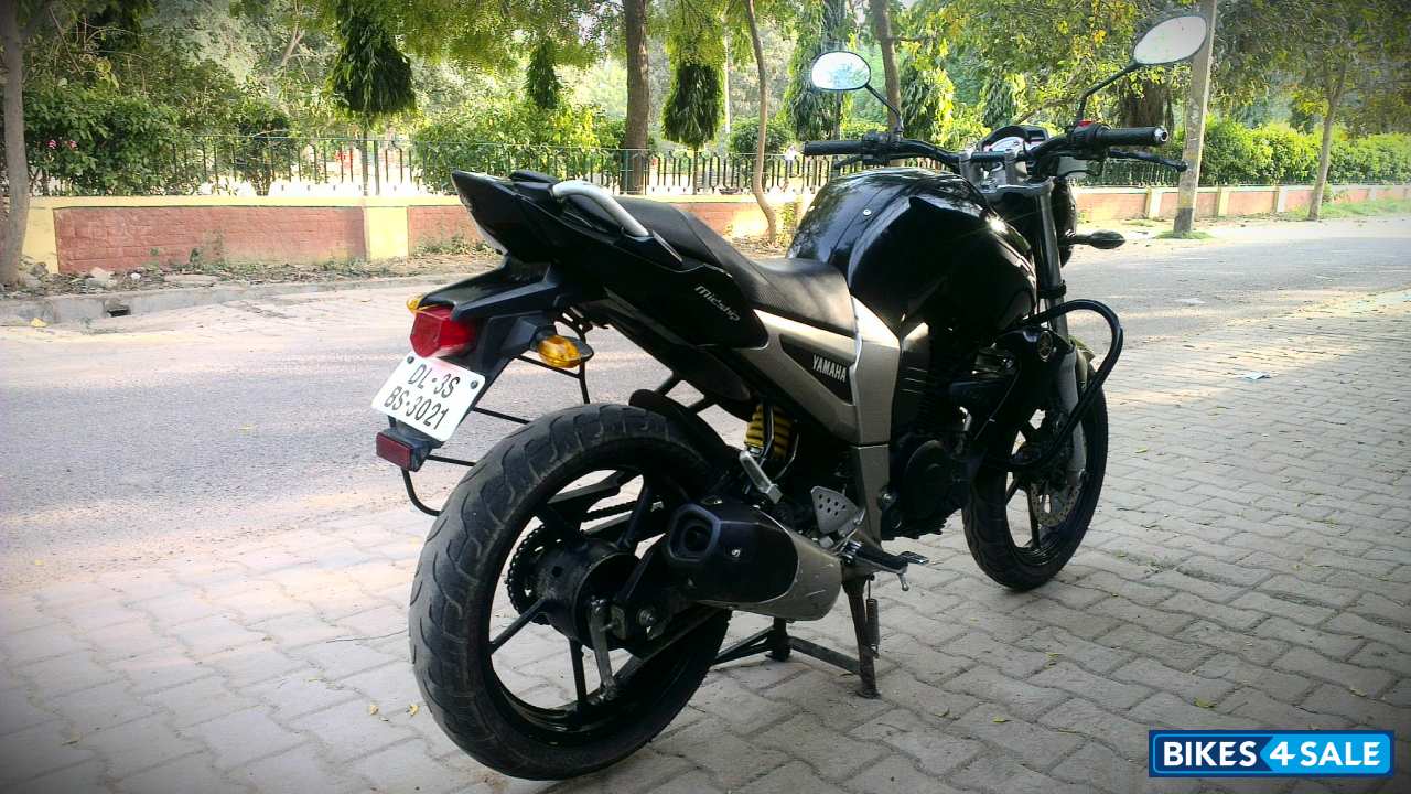 Black Yamaha FZ16