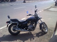 Midnight Black Bajaj Avenger 220 DTS-i