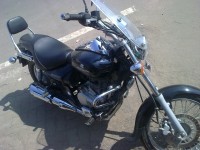 Midnight Black Bajaj Avenger 220 DTS-i