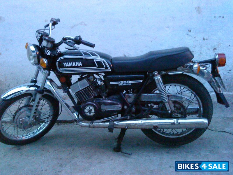 Black Yamaha RD 350