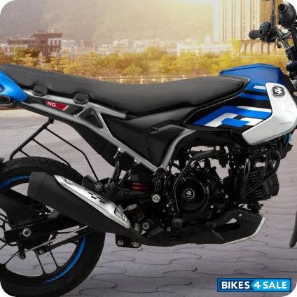 Bajaj Freedom 125 NG04 Disc LED - Balanced Seat to Tank ratio