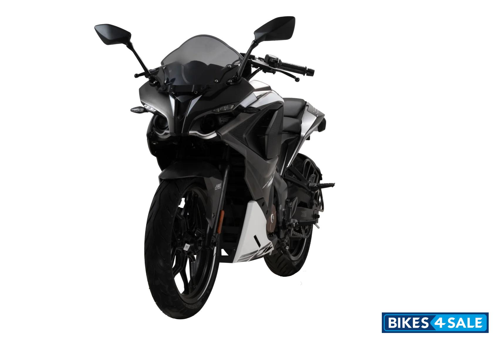 Bajaj Pulsar RS 200 2025