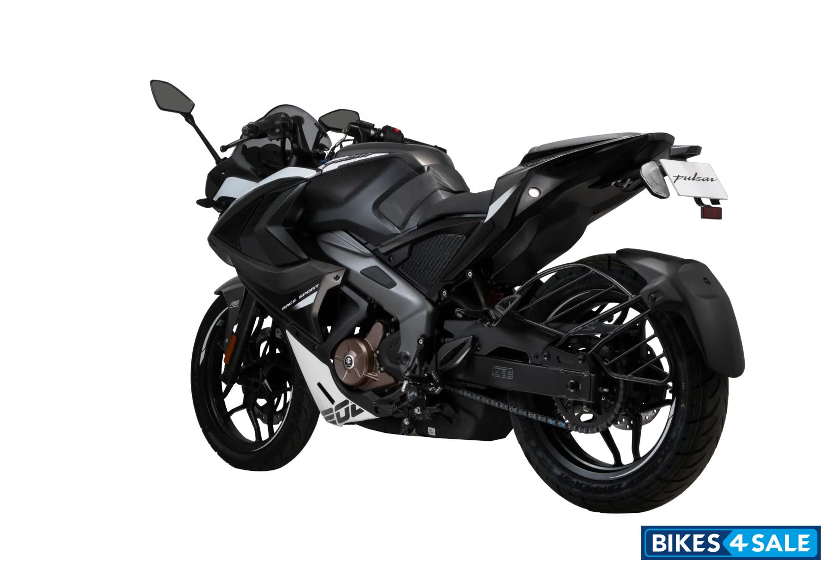 Bajaj Pulsar RS 200 2025