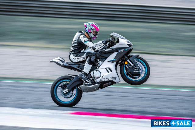 CFMoto 675SR-R CFMoto 675SR-R