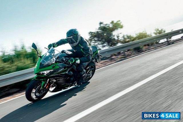 Kawasaki Ninja 1000SX Price, Images, colours, Mileage & Reviews
