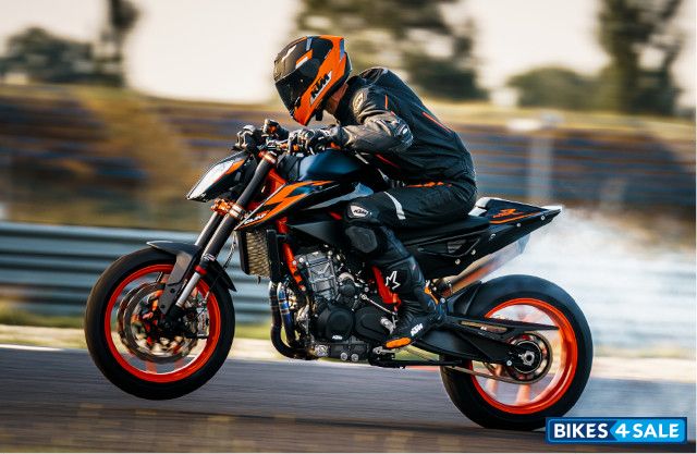 KTM 890 Duke R 2024