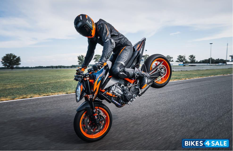 KTM 890 Duke R 2024