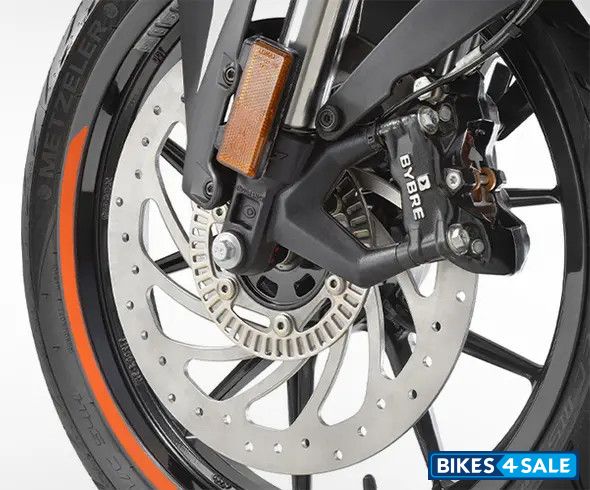 KTM Duke 200 2024 - Radially Mounted Brake Calipers