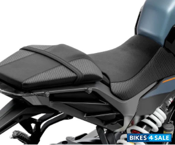 KTM Duke 250 2025 - Optional Height Adjust Seat