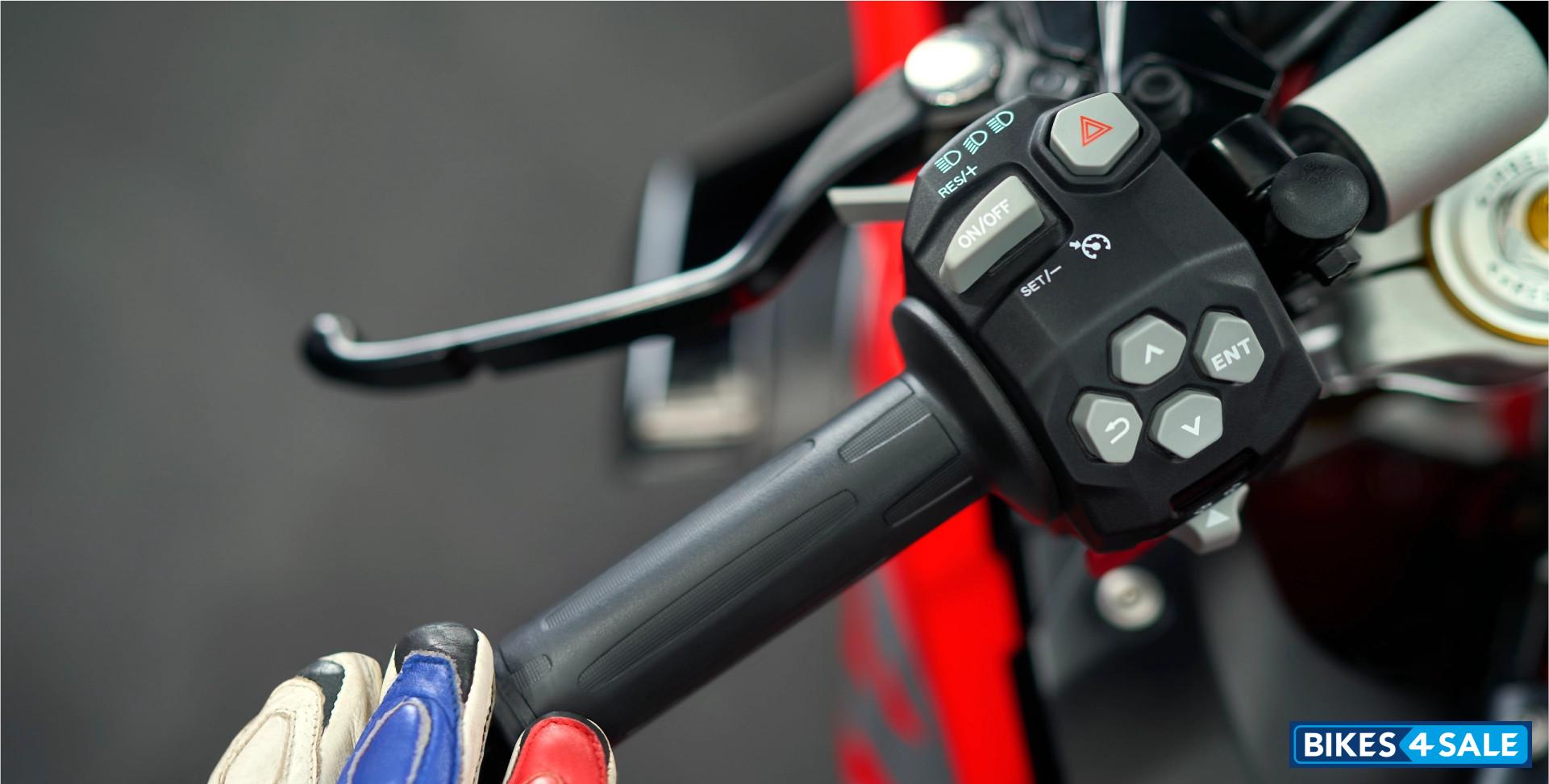 TVS Apache RR 310 2024 - Dedicated Control Cubes