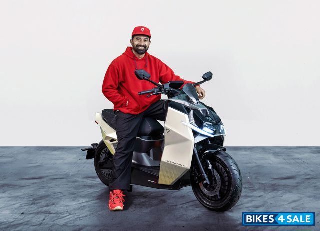 Ultraviolette Tesseract Ultraviolette Tesseract