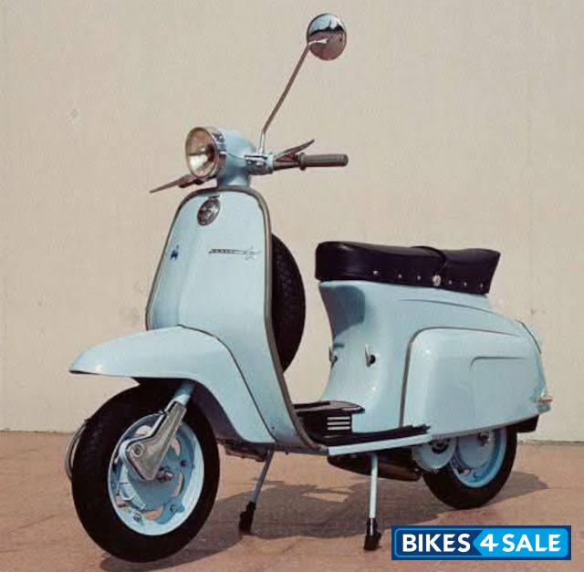 Vintage Scooter Lambretta Cento Vintage Scooter Lambretta Cento