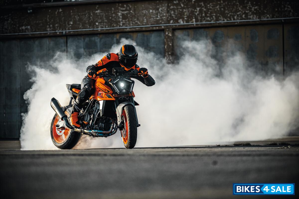 2024 Ktm 990 Duke Features