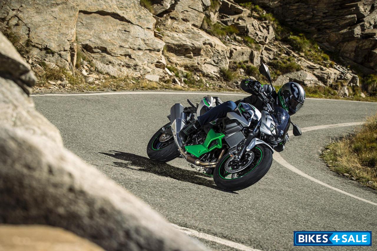 Kawasaki Z 7 Hybrid 2024 Features