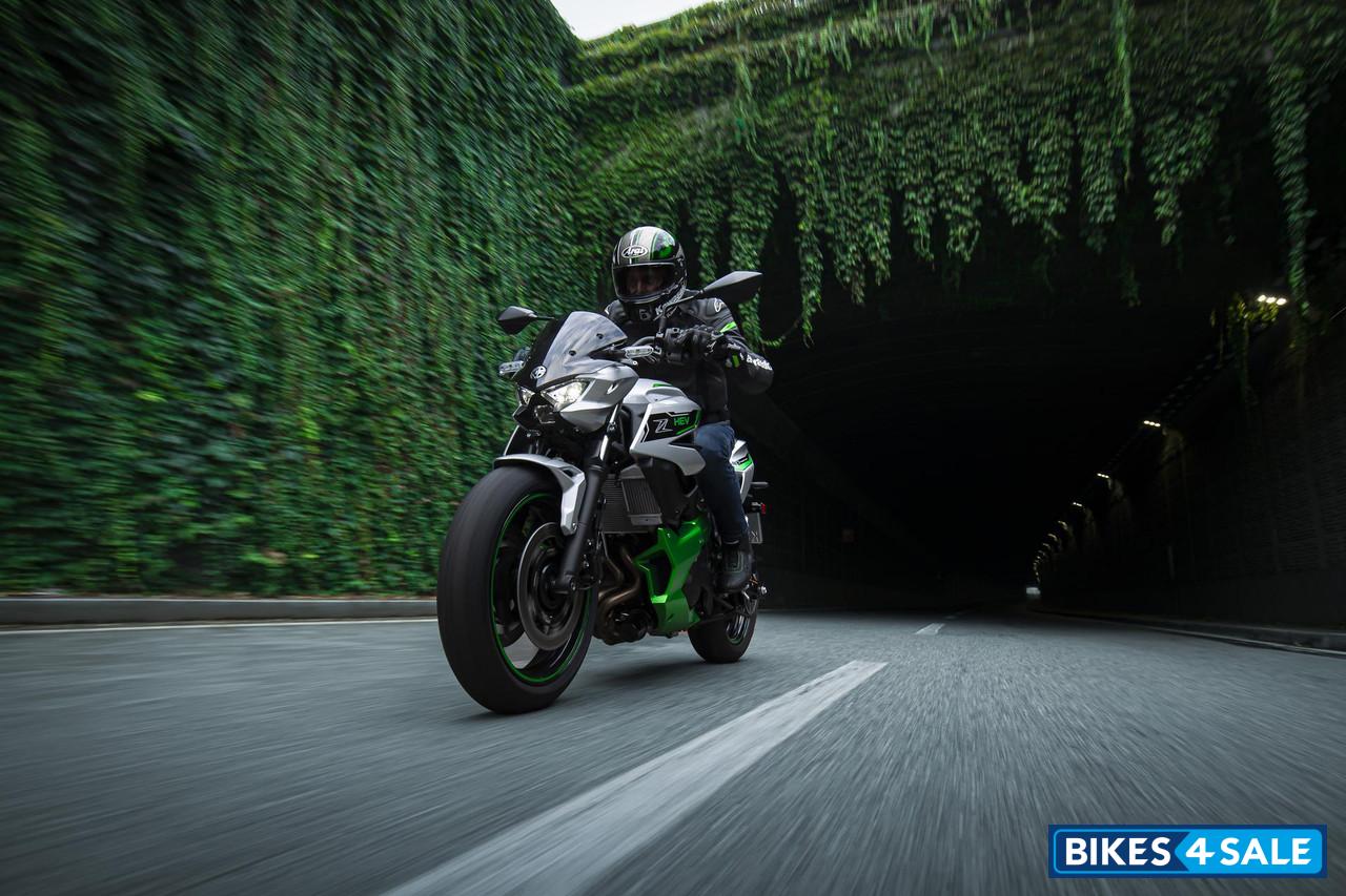 Kawasaki Z 7 Hybrid 2024 Launched